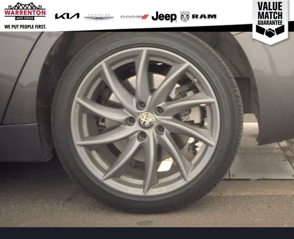 Used 2024 Alfa Romeo Giulia Ti AWD/4WD image 16