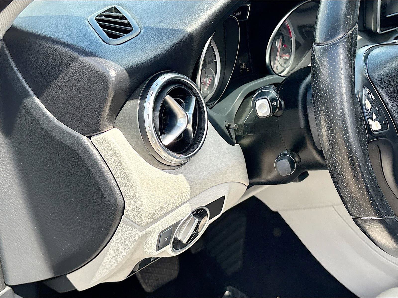 Used 2016 Mercedes-Benz GLA 250 image 10