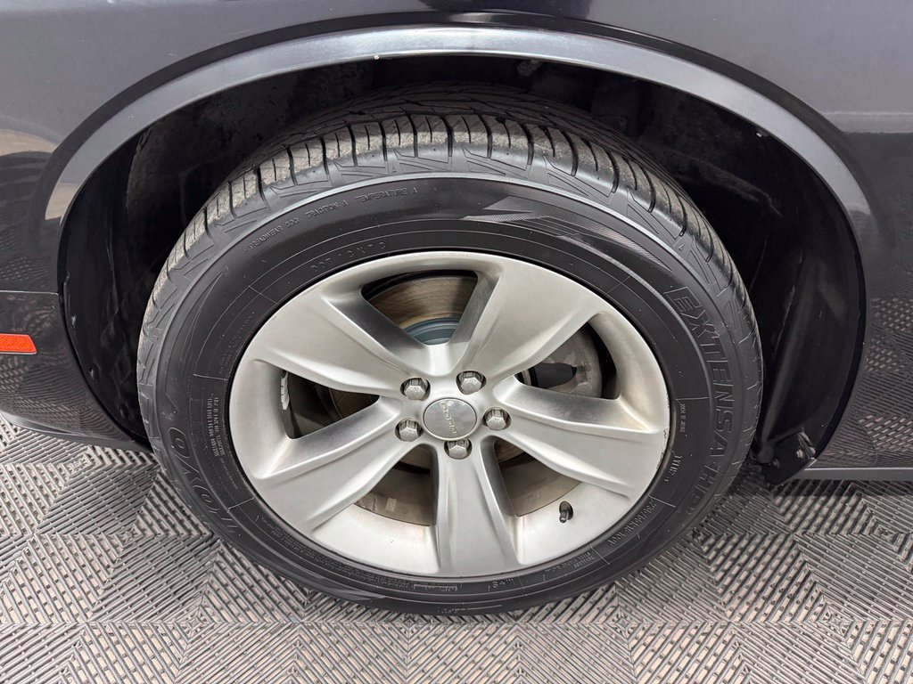 Used 2016 Dodge Challenger SXT RWD image 21