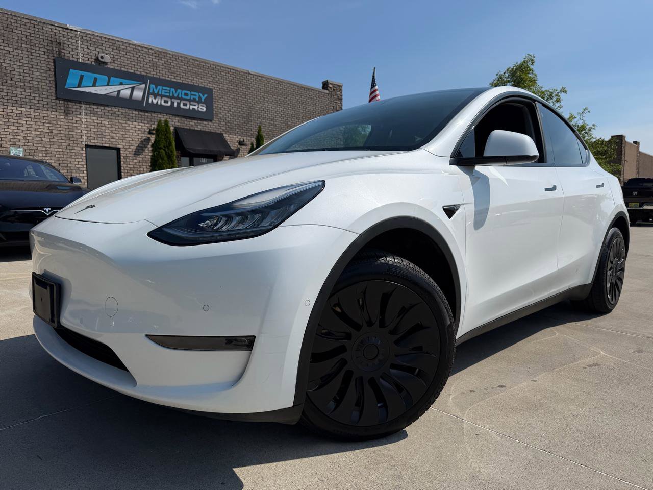 Used 2021 Tesla Model Y Long Range AWD/4WD image 1