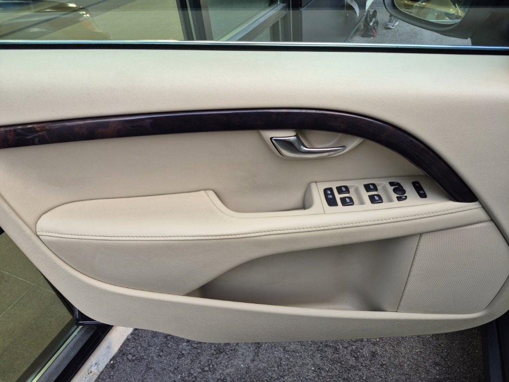 Used 2016 Volvo XC70 T5 Platinum image 17