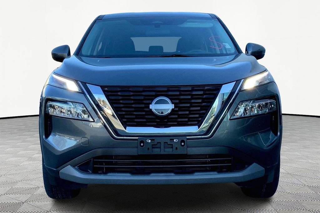 Used 2023 Nissan Rogue SV image 2