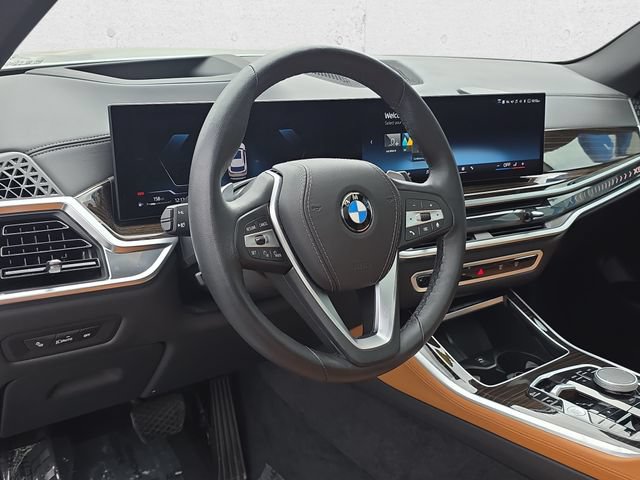 Used 2025 BMW X5 xDrive40i w/ Parking Assistance Package AWD/4WD image 17