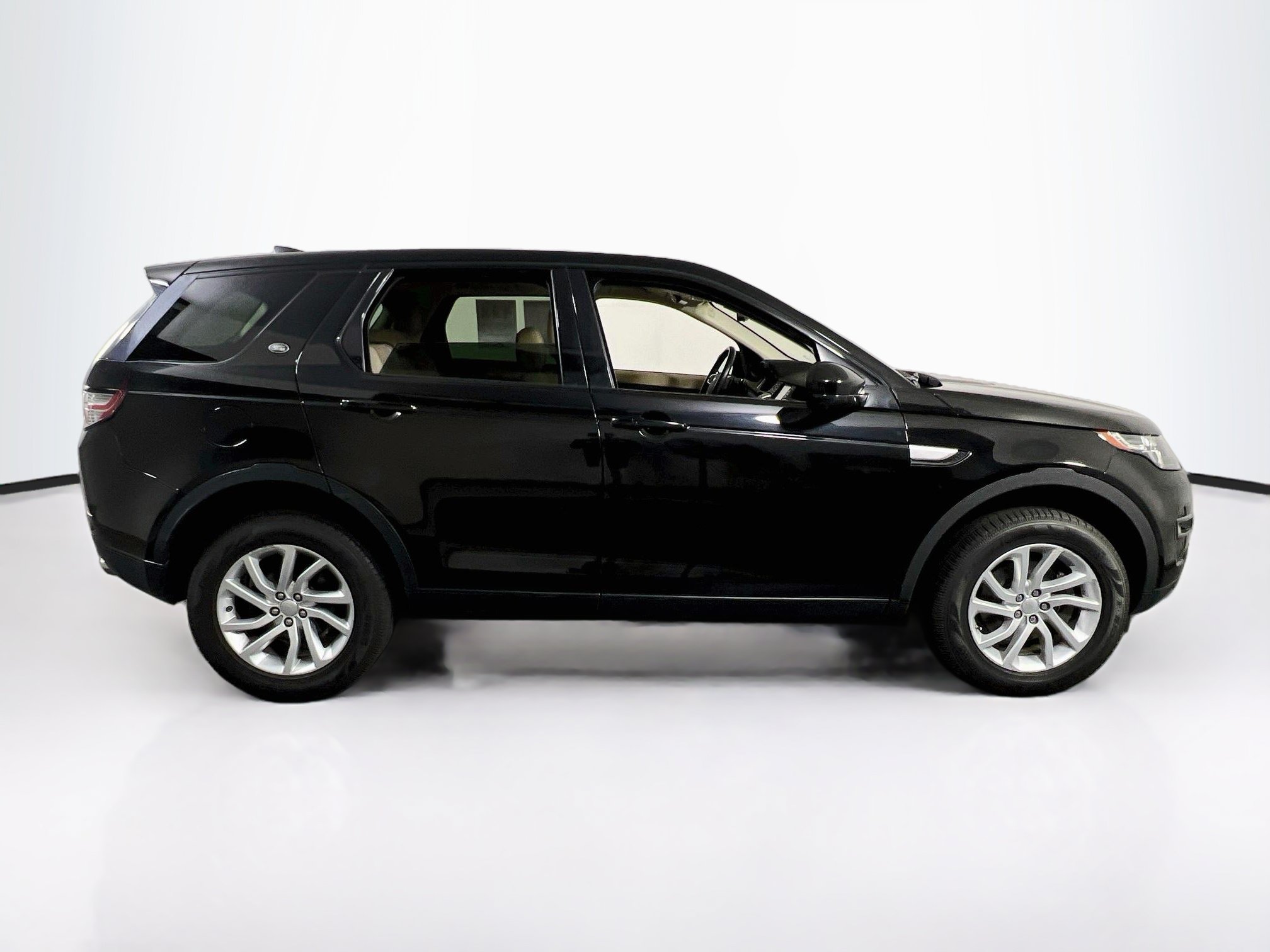 Used 2019 Land Rover Discovery Sport HSE AWD/4WD image 4