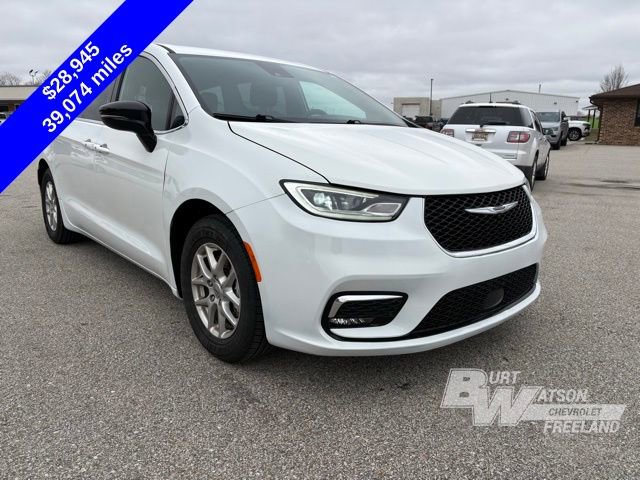 Used 2025 Chrysler Pacifica Select FWD image 9
