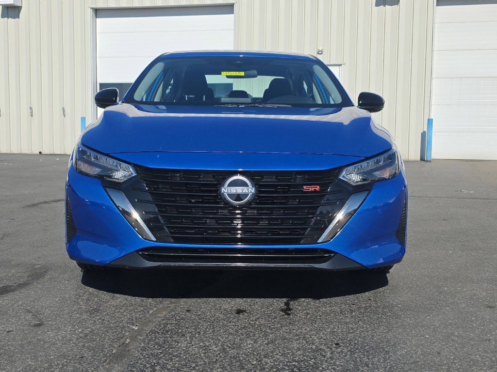 Used 2025 Nissan Sentra SR FWD image 2