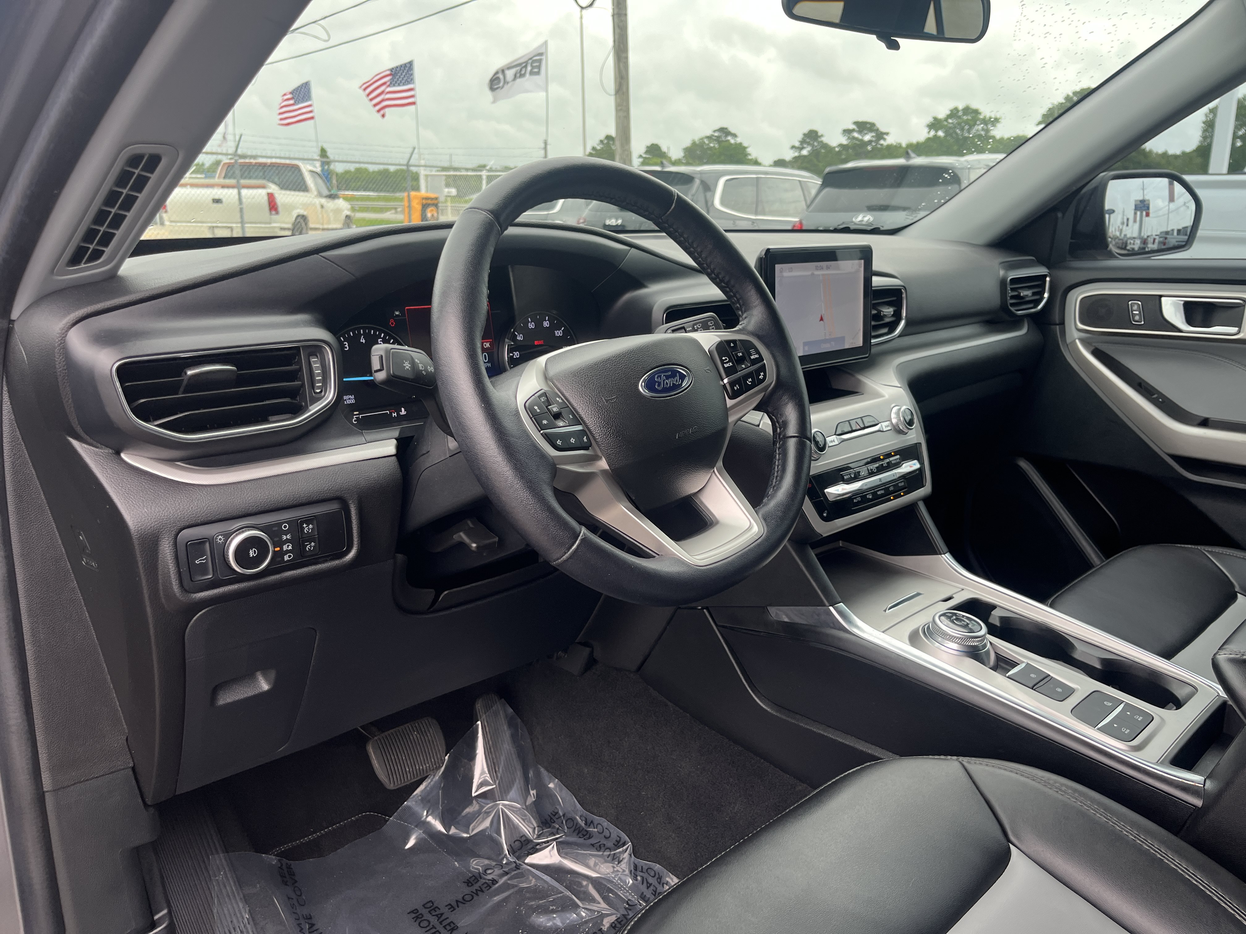 Used 2023 Ford Explorer XLT w/ Equipment Group 202A RWD image 13