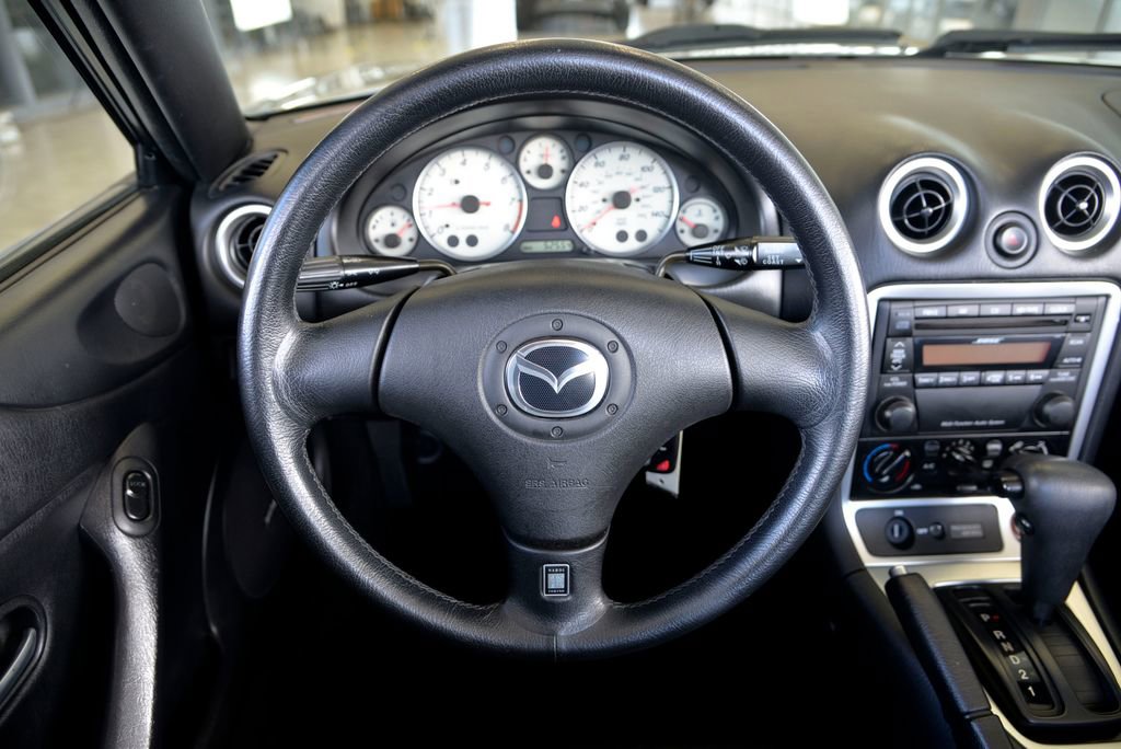 Used 2003 MAZDA MX-5 Miata RWD image 18