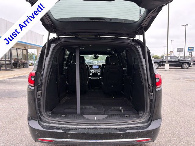 Used 2026 Chrysler Pacifica Select FWD image 26