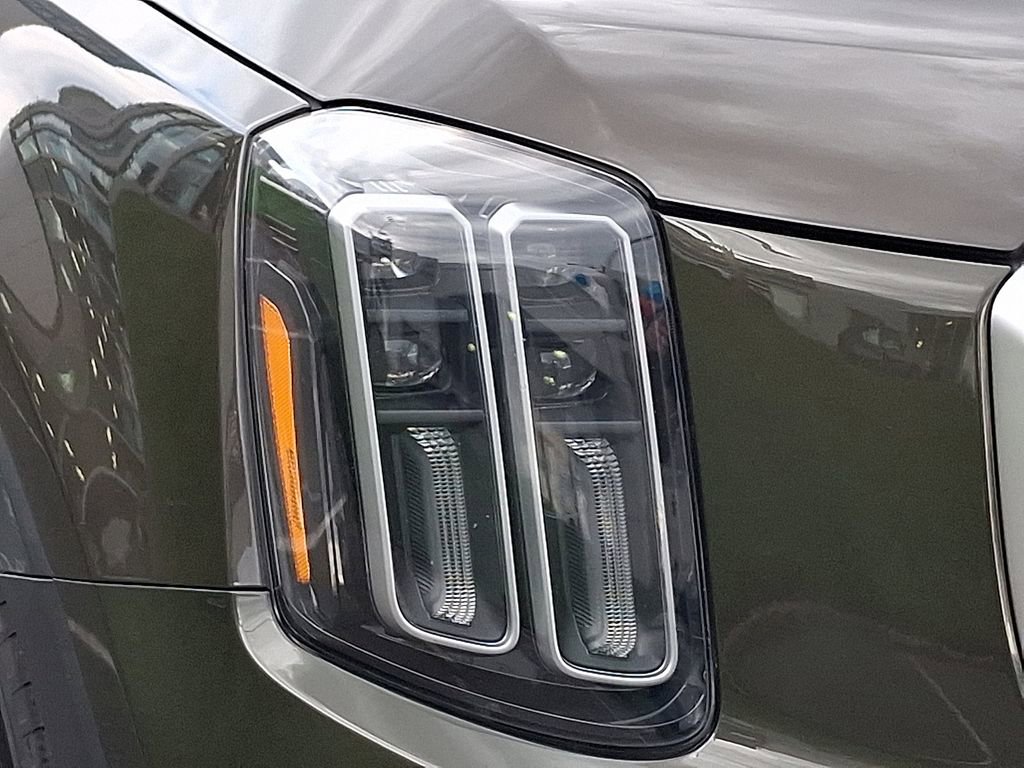 Used 2023 Kia Telluride EX w/ EX Captain's Chair Package image 10