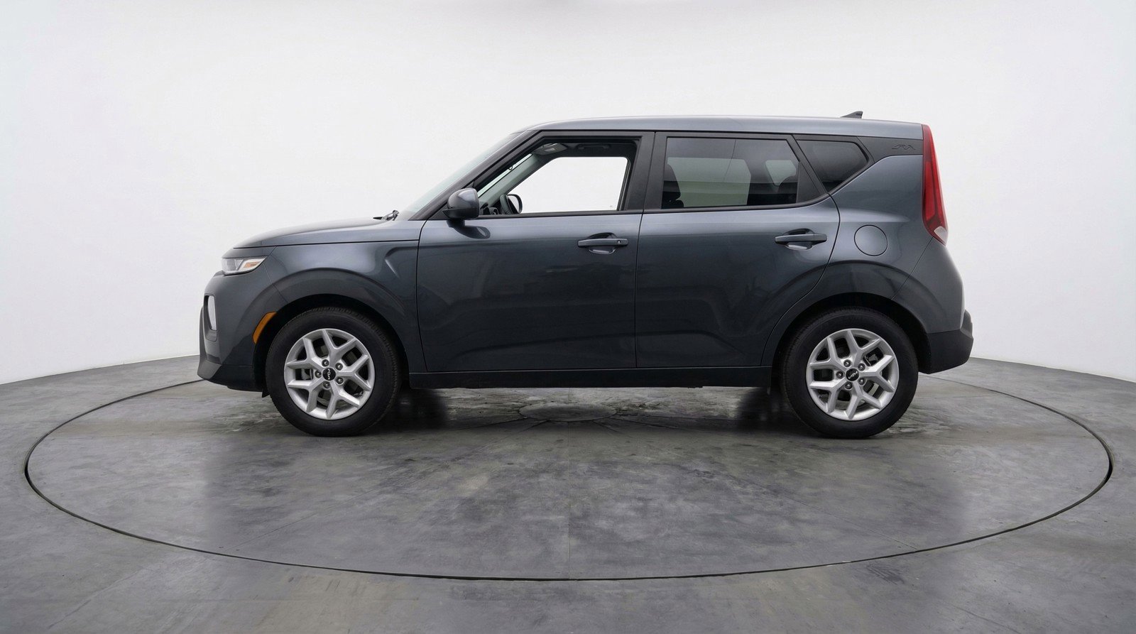 Used 2025 Kia Soul LX w/ LX Technology Package FWD image 5