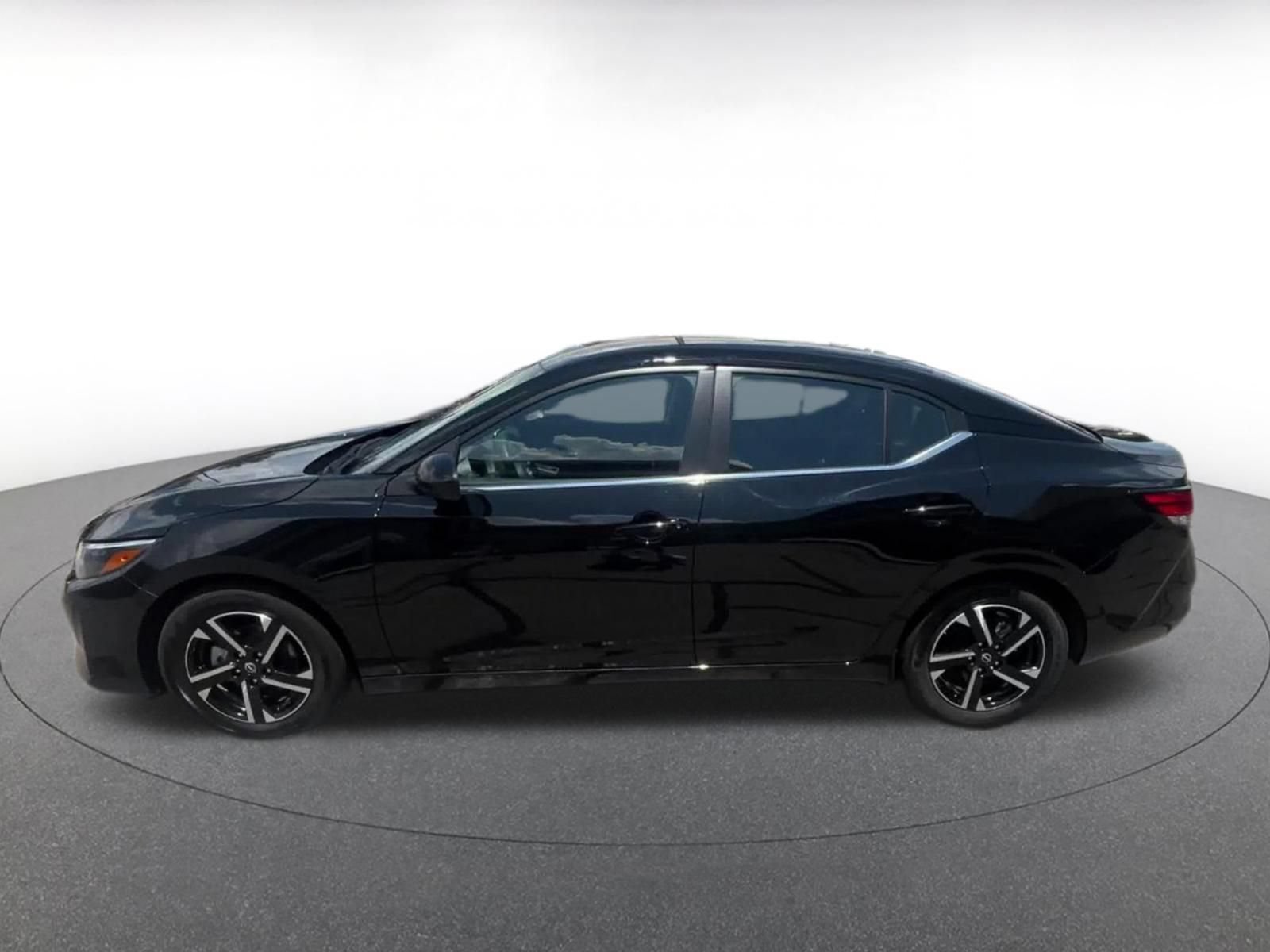 Used 2025 Nissan Sentra SV FWD image 8