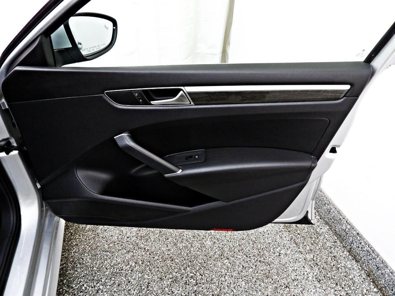 Used 2017 Volkswagen Passat 1.8T SE image 11