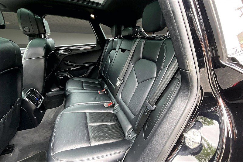 Used 2018 Porsche Macan AWD/4WD image 23