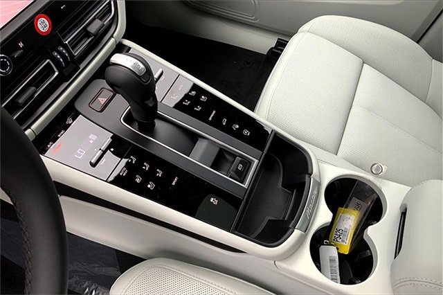 New 2025 Porsche Macan image 36