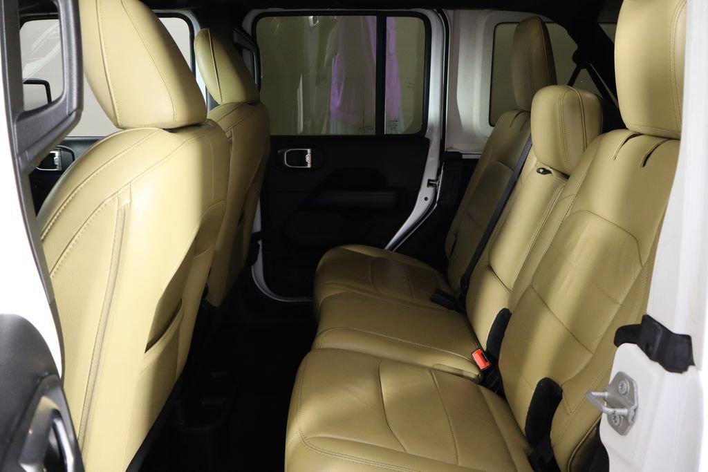 Used 2018 Jeep Wrangler Unlimited Sahara AWD/4WD image 16