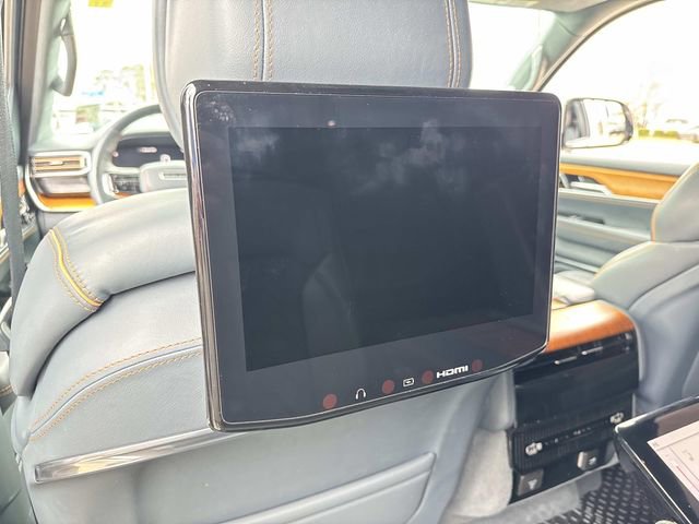 Used 2022 Jeep Grand Wagoneer Series III w/ Rear Seat Video Group 1 image 19