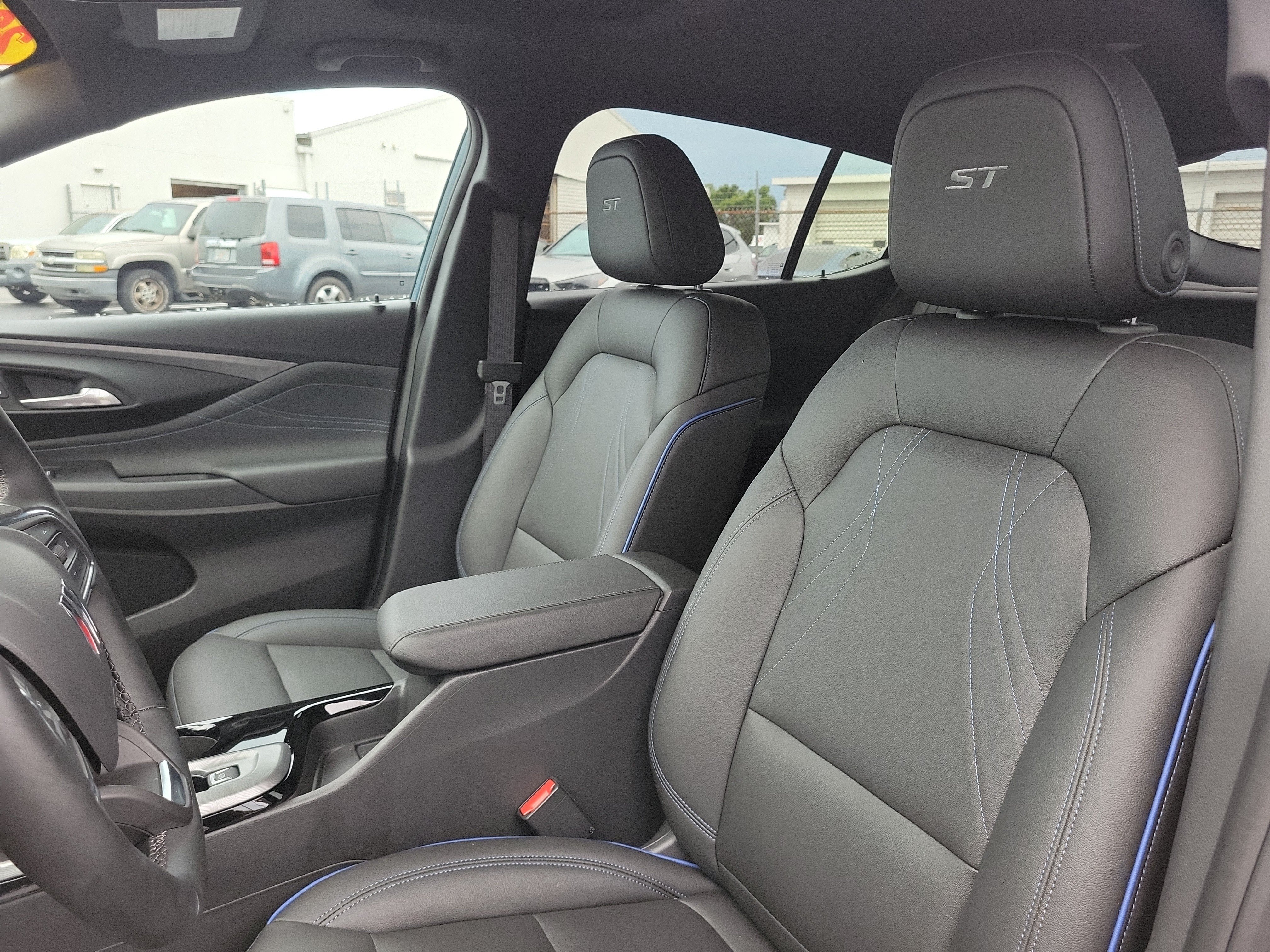 Used 2025 Buick Envista Sport Touring w/ Convenience I Package FWD image 23