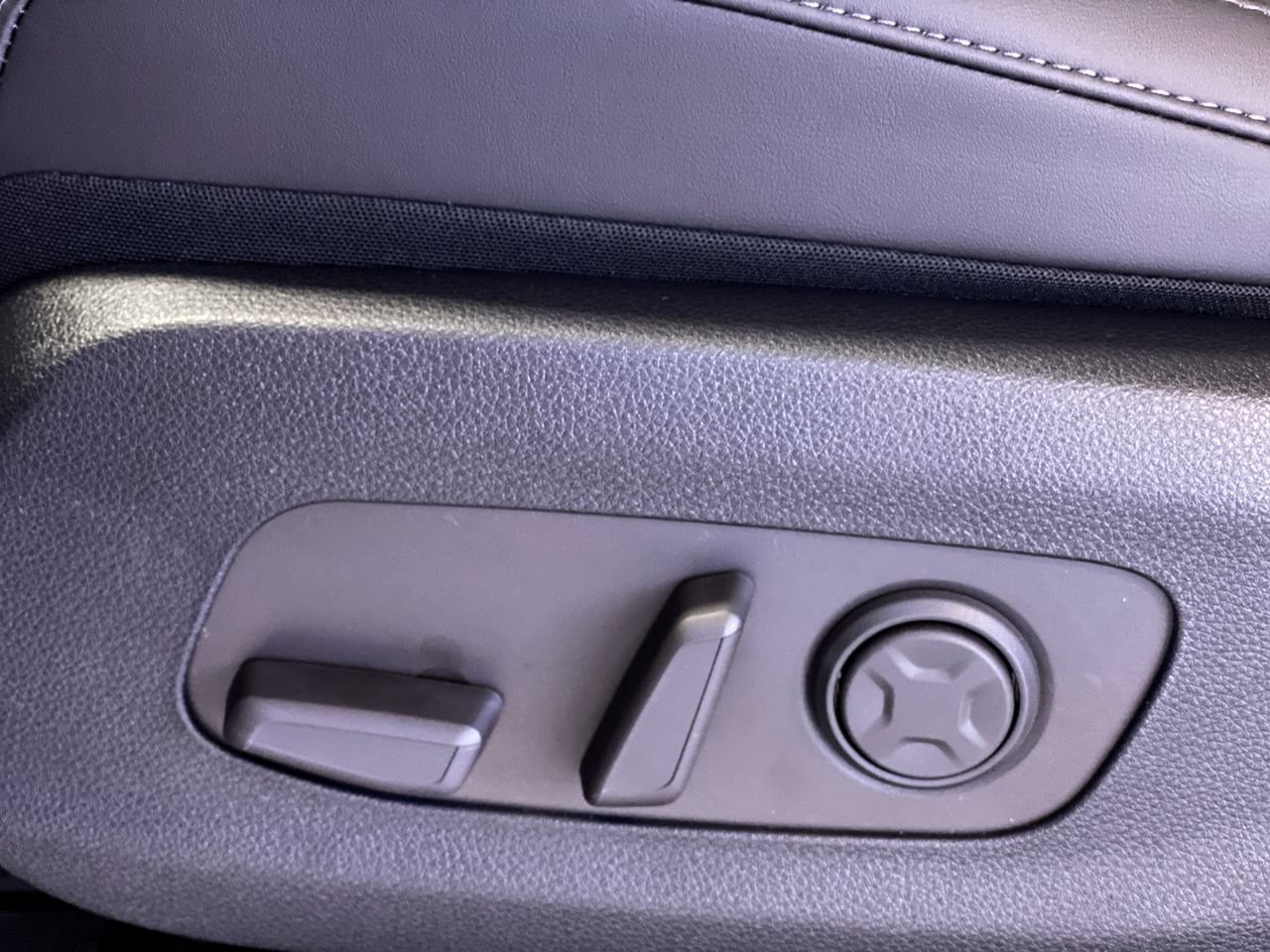 New 2027 Kia Carnival LXS FWD image 17