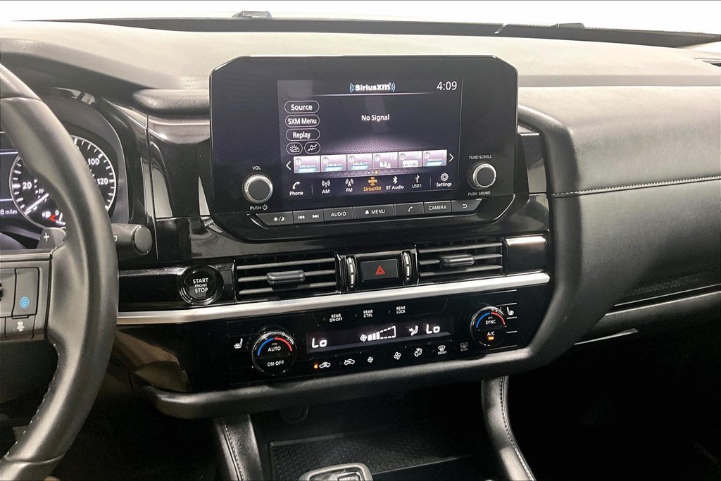 Used 2025 Nissan Pathfinder SV FWD image 23