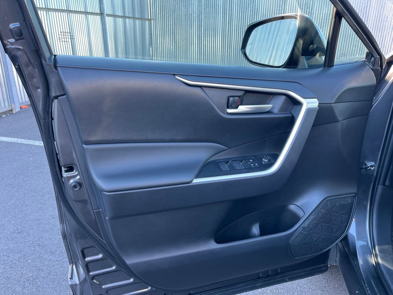 Used 2025 Toyota RAV4 XLE image 20