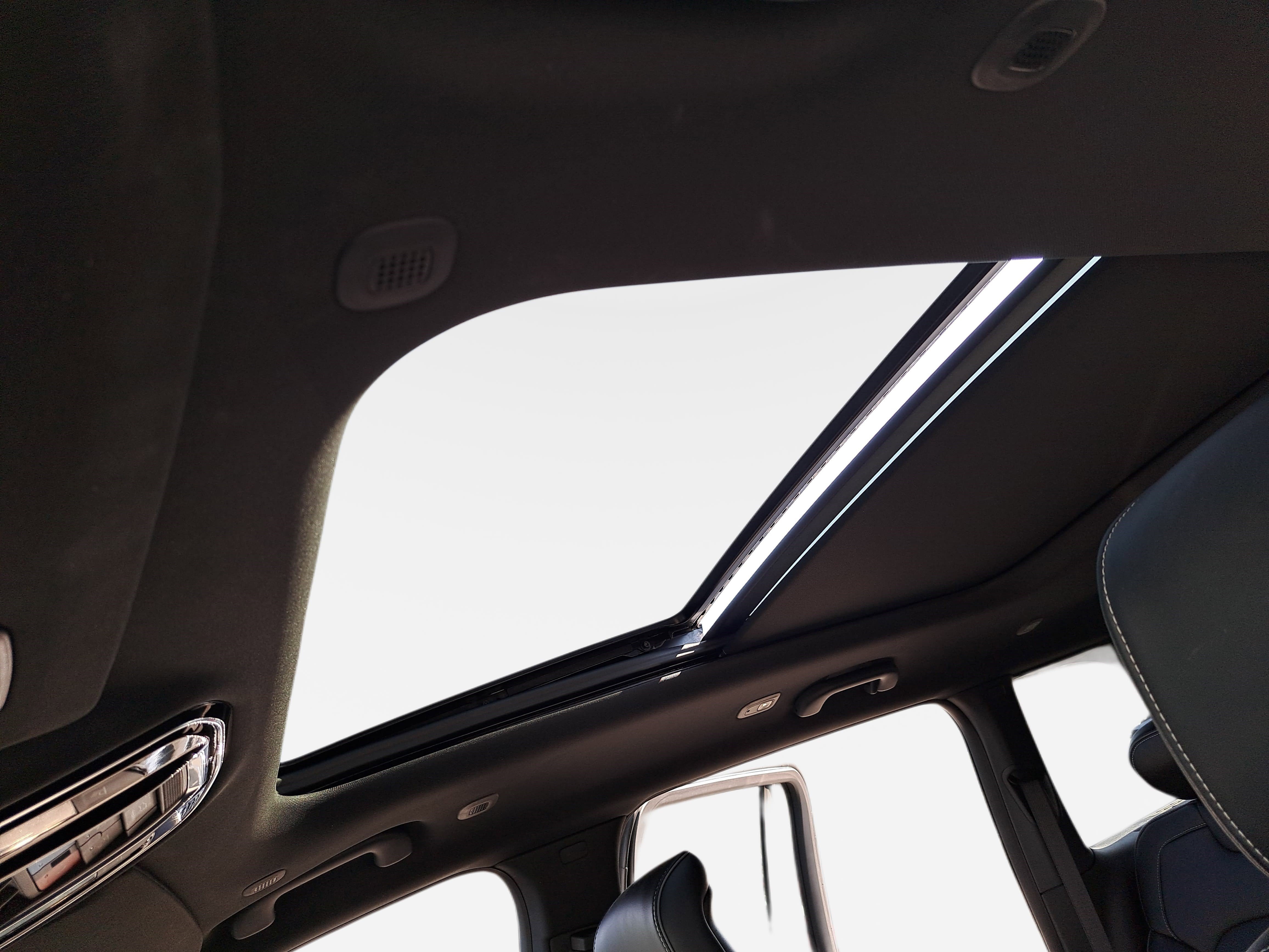 Used 2023 Jeep Grand Cherokee Overland w/ Advanced Protech Group III image 29