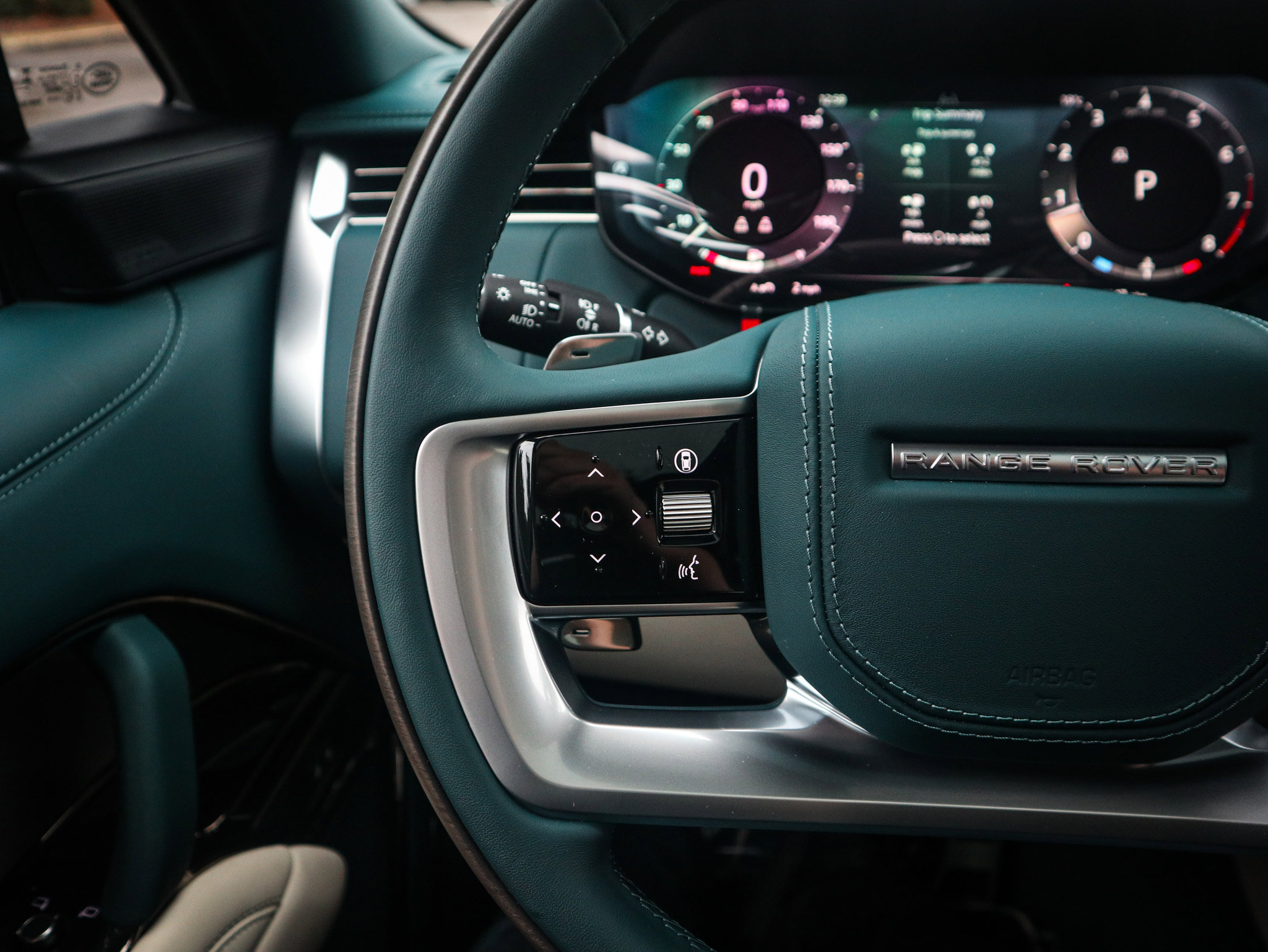 Used 2025 Land Rover Range Rover SV image 23