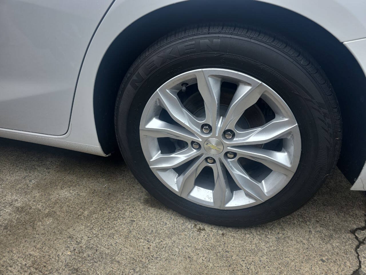 Used 2020 Chevrolet Malibu LT FWD image 12