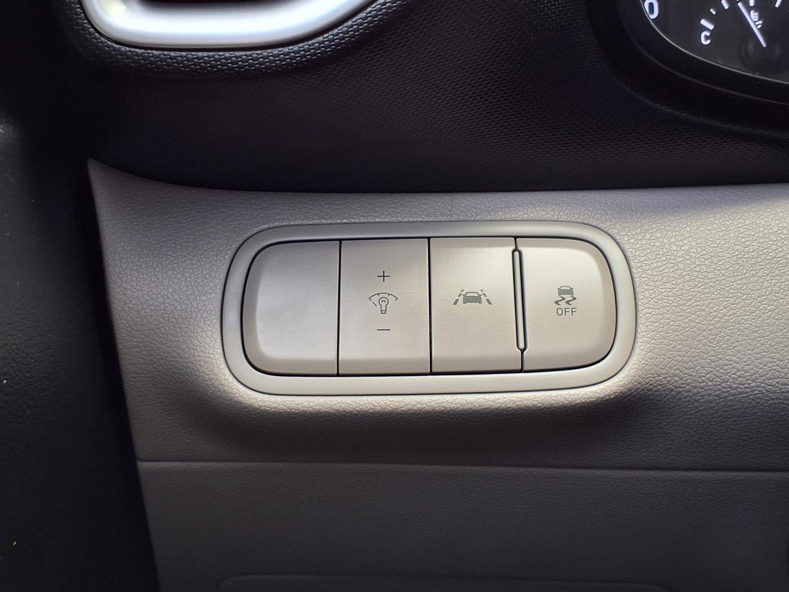 Used 2021 Hyundai Venue SEL w/ Cargo Package FWD image 9