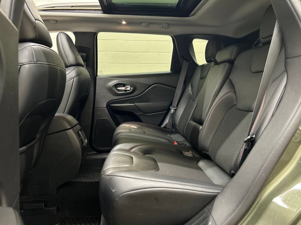 Used 2021 Jeep Cherokee Trailhawk w/ Sun, Sound & Nav Group AWD/4WD image 8