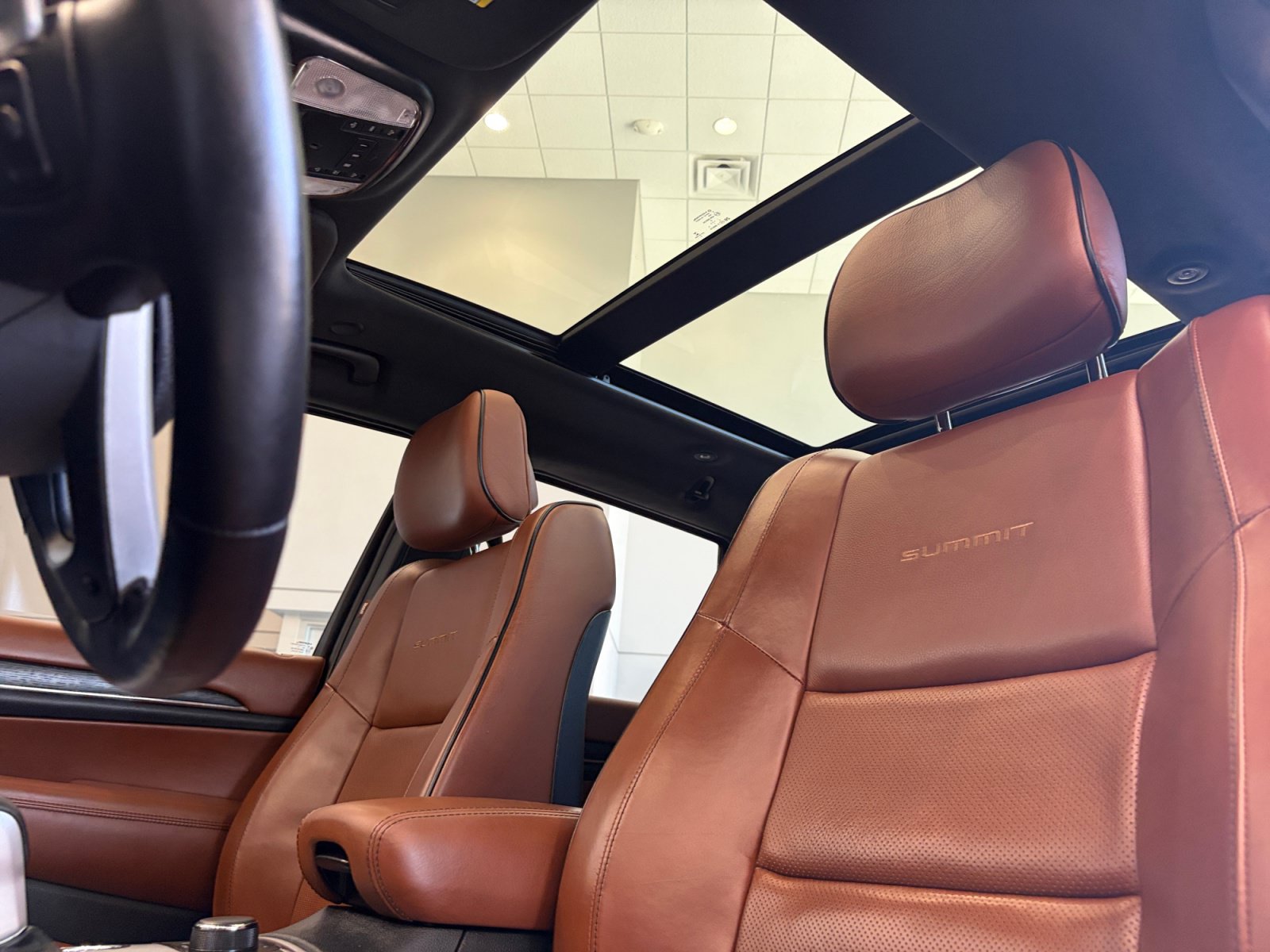 Used 2018 Jeep Grand Cherokee Summit AWD/4WD image 17