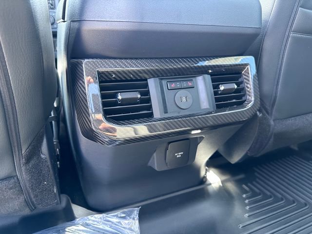 New 2026 Ford F250 Lariat w/ Black Appearance Package AWD/4WD image 9