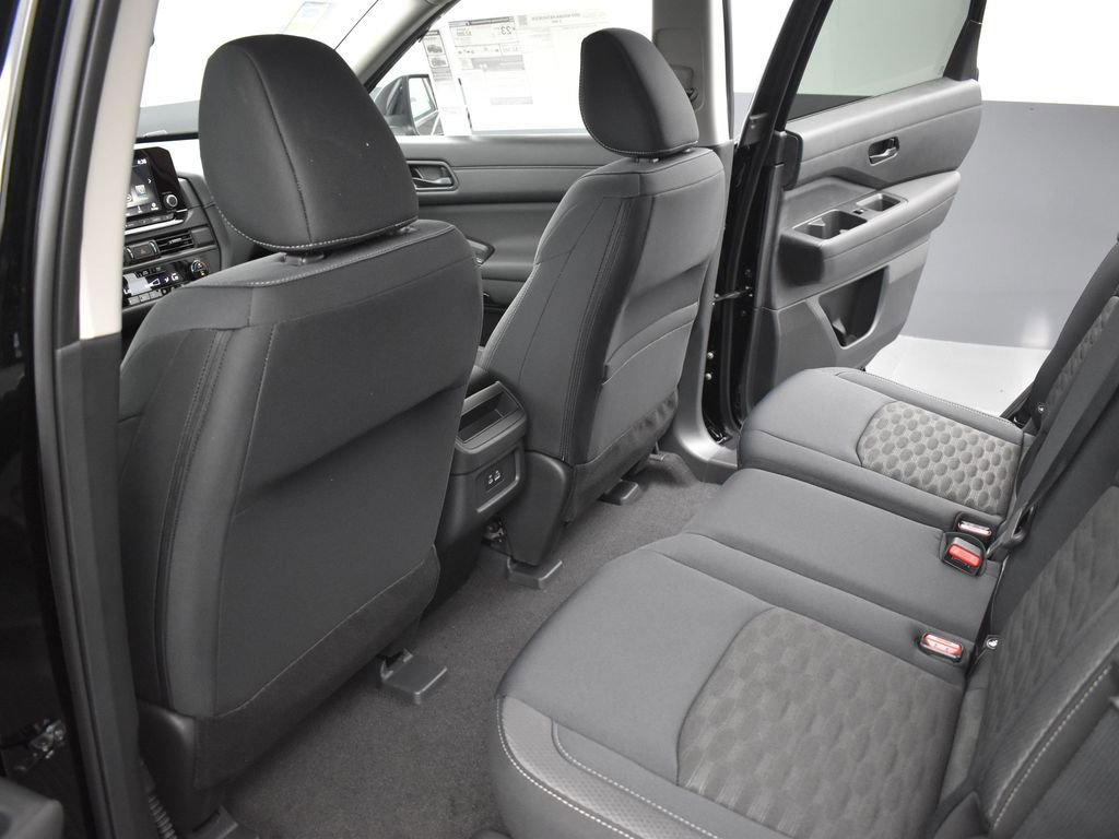 New 2025 Nissan Pathfinder S image 14