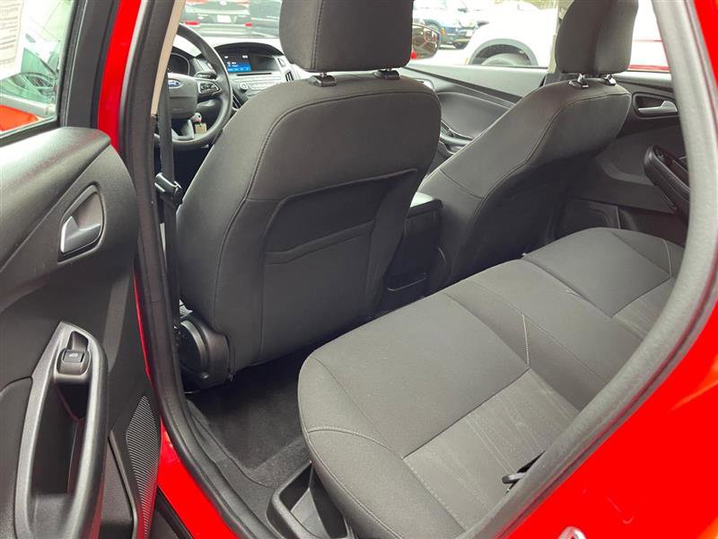 Used 2015 Ford Focus SE image 55