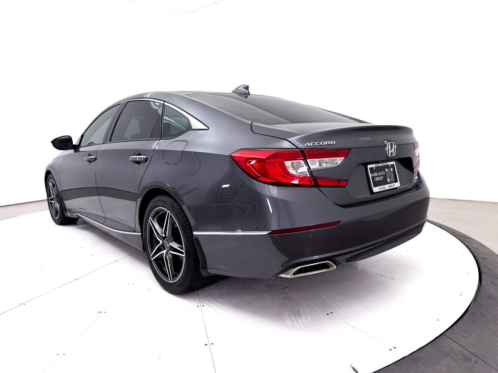 Used 2019 Honda Accord Touring image 16
