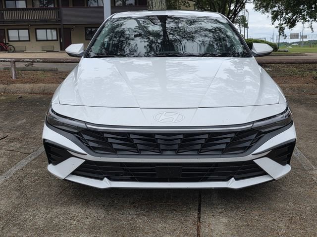 Used 2024 Hyundai Elantra SEL w/ Convenience Package FWD image 2