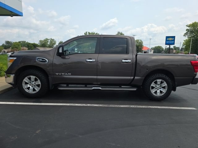 Used 2017 Nissan Titan SV AWD/4WD image 2