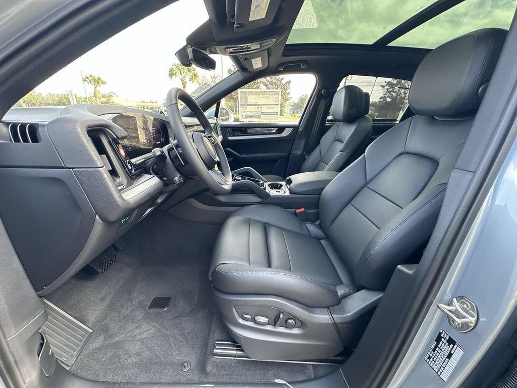 Certified 2026 Porsche Cayenne AWD/4WD image 7