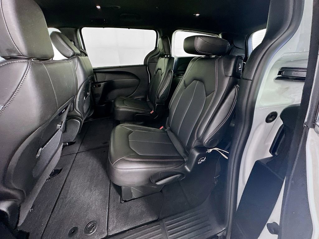 Certified 2025 Chrysler Pacifica Select image 34