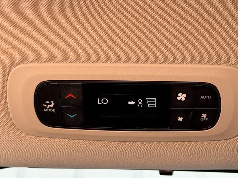 Used 2023 Chrysler Pacifica Touring-L FWD image 18