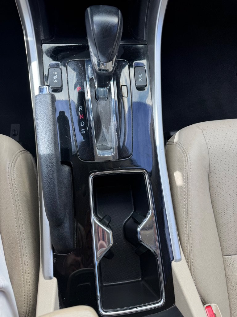Used 2017 Honda Accord EX-L image 8