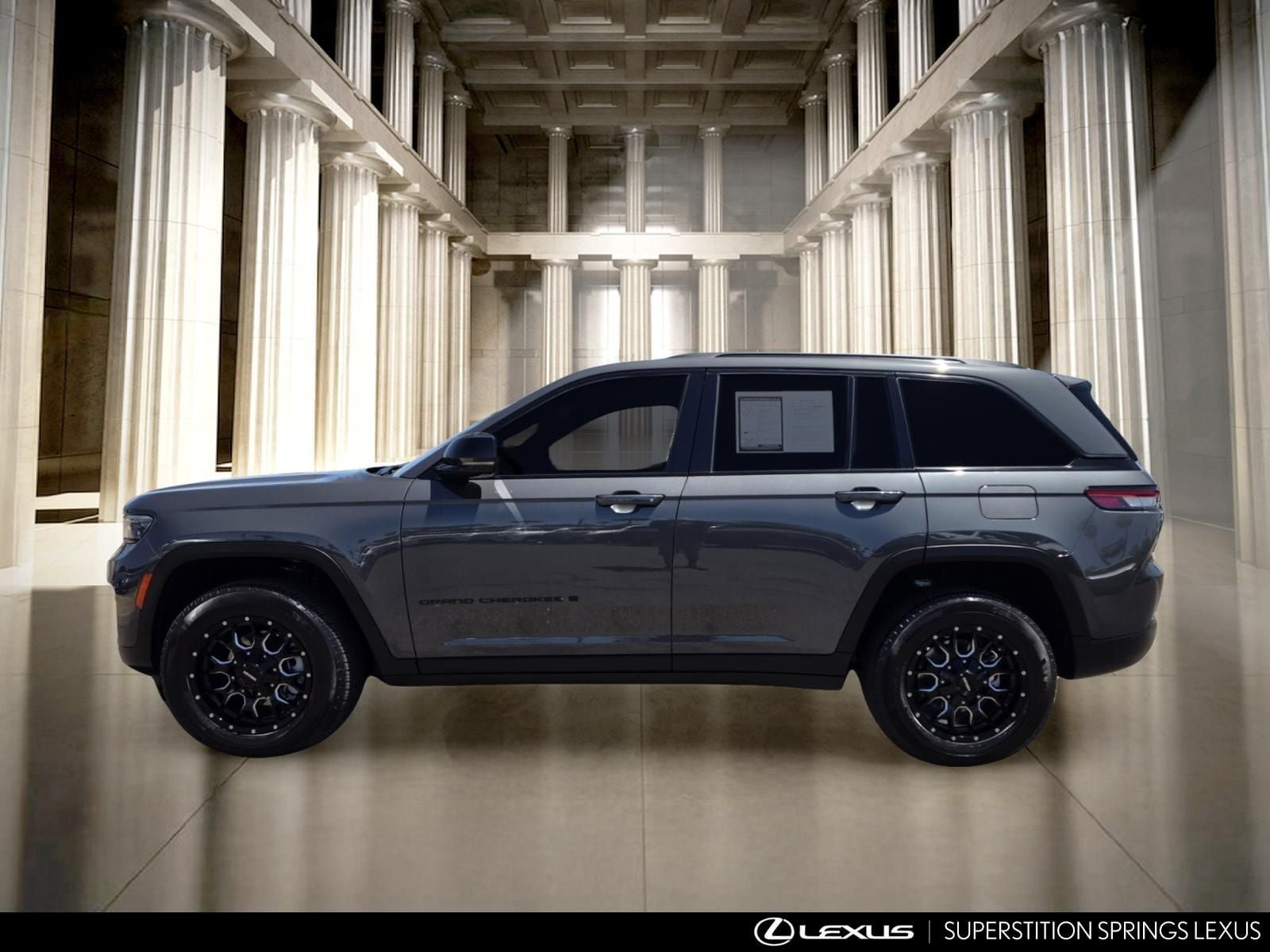 Used 2025 Jeep Grand Cherokee Altitude AWD/4WD image 7