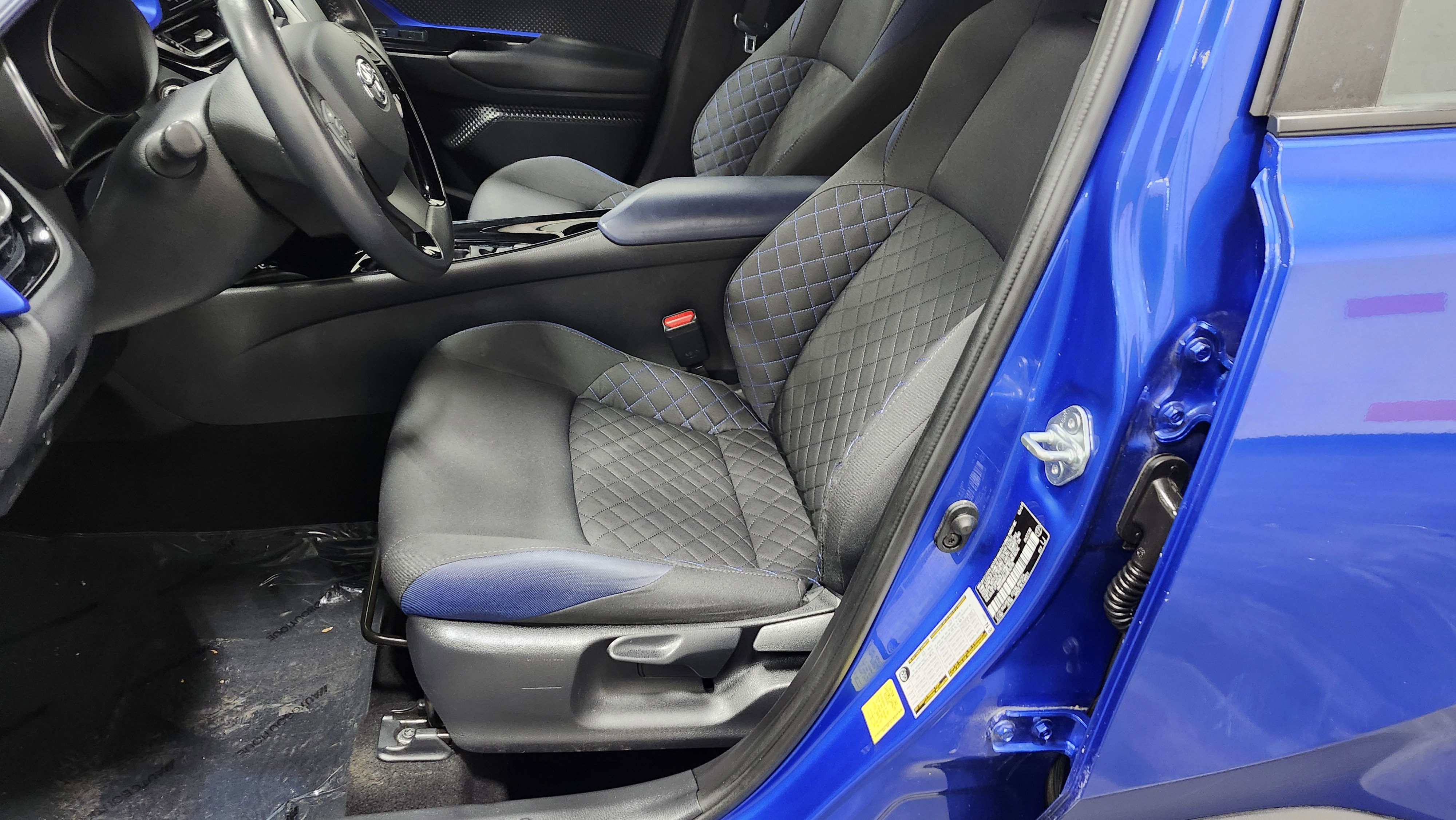 Used 2022 Toyota C-HR XLE image 19