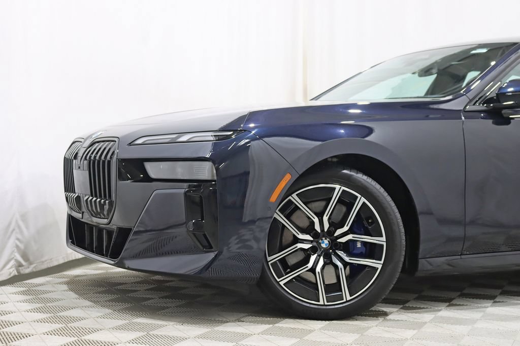 Used 2024 BMW 740i xDrive w/ Premium Package 2 AWD/4WD image 2