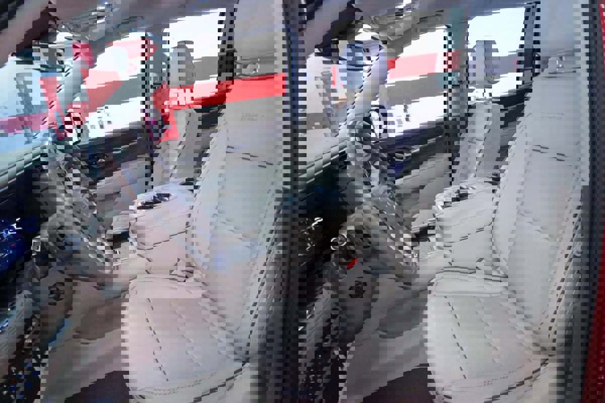 Used 2023 GMC Yukon XL Denali image 12