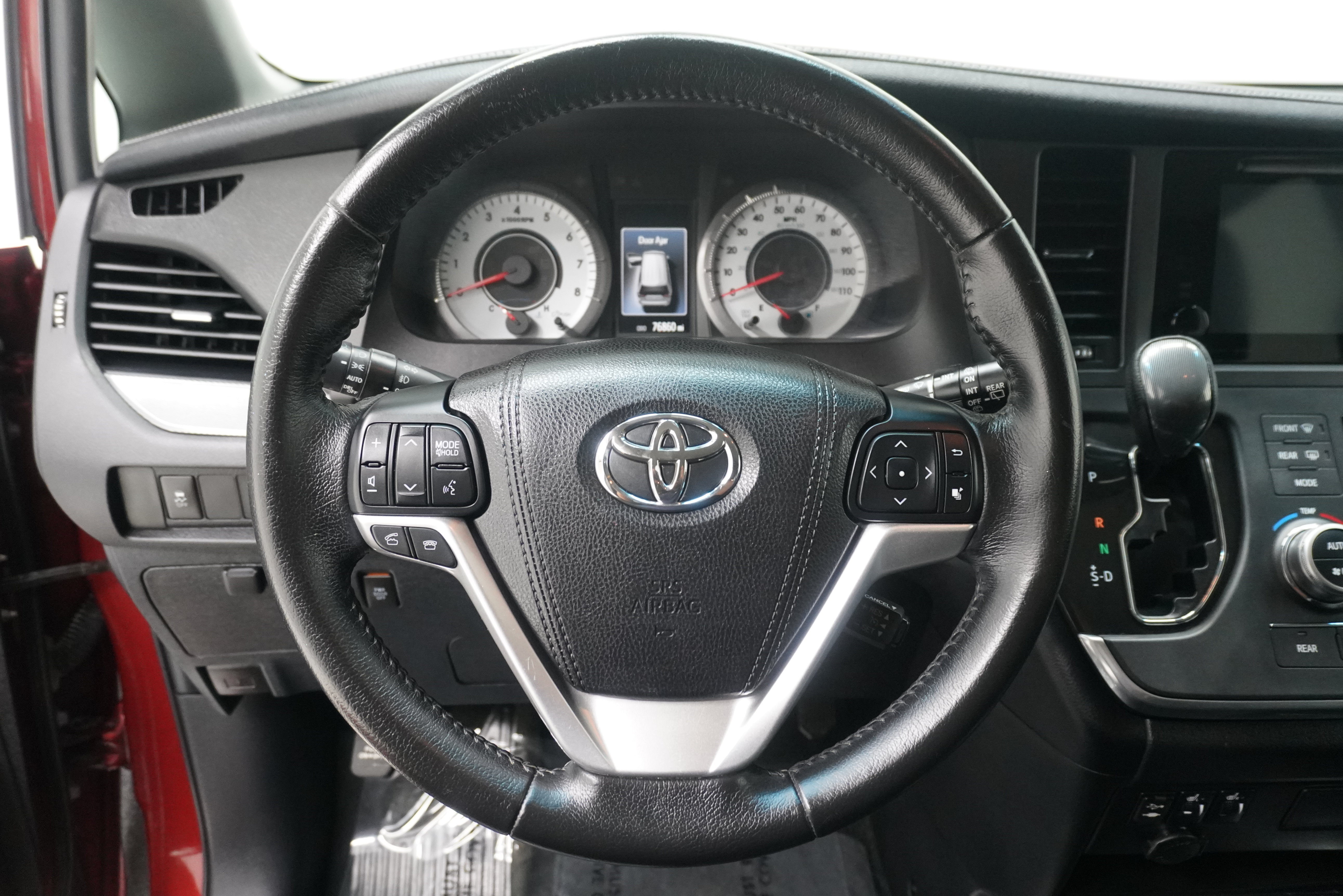 Used 2016 Toyota Sienna SE FWD image 19