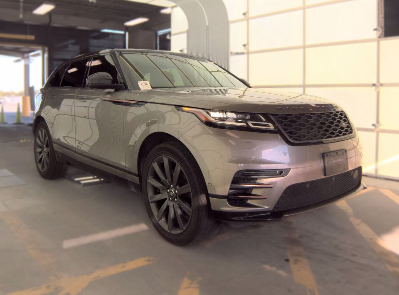 Used 2018 Land Rover Range Rover Velar R-Dynamic HSE AWD/4WD image 3