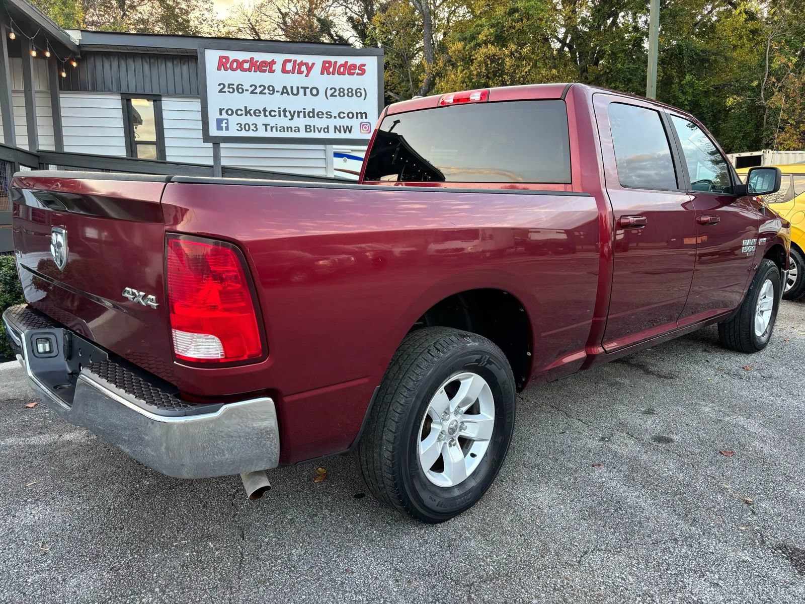 Used 2021 RAM 1500 Classic SLT AWD/4WD image 3