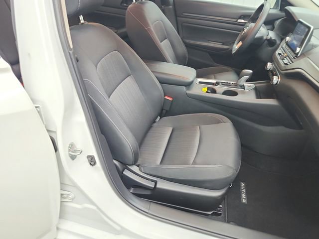 Used 2025 Nissan Altima 2.5 SV FWD image 31