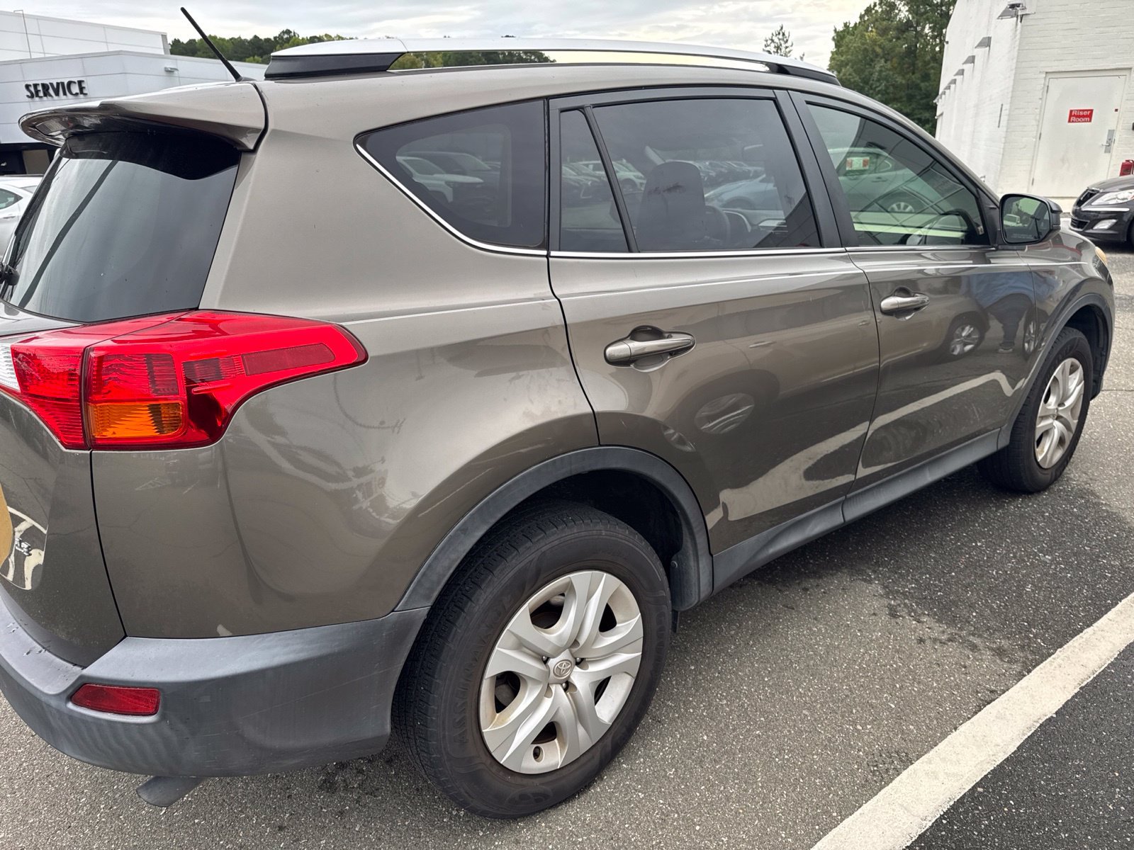 Used 2015 Toyota RAV4 LE FWD image 21